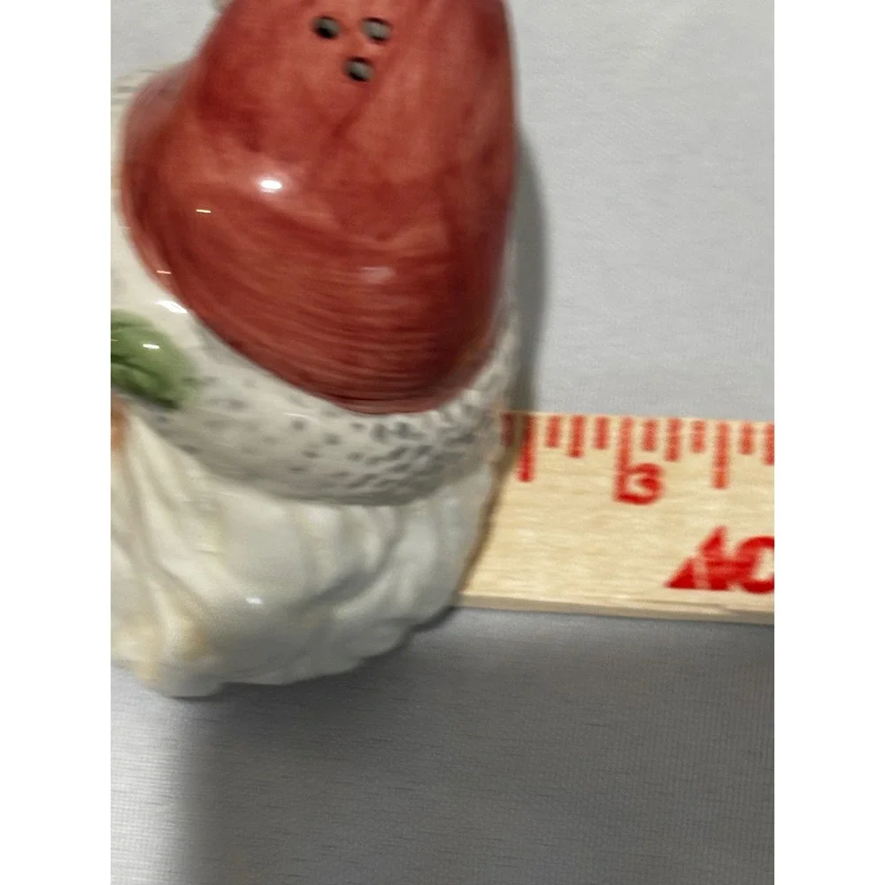 Vintage 1997 Ceramic Santa Claus Salt and Pepper Shaker Set Christmas Retro